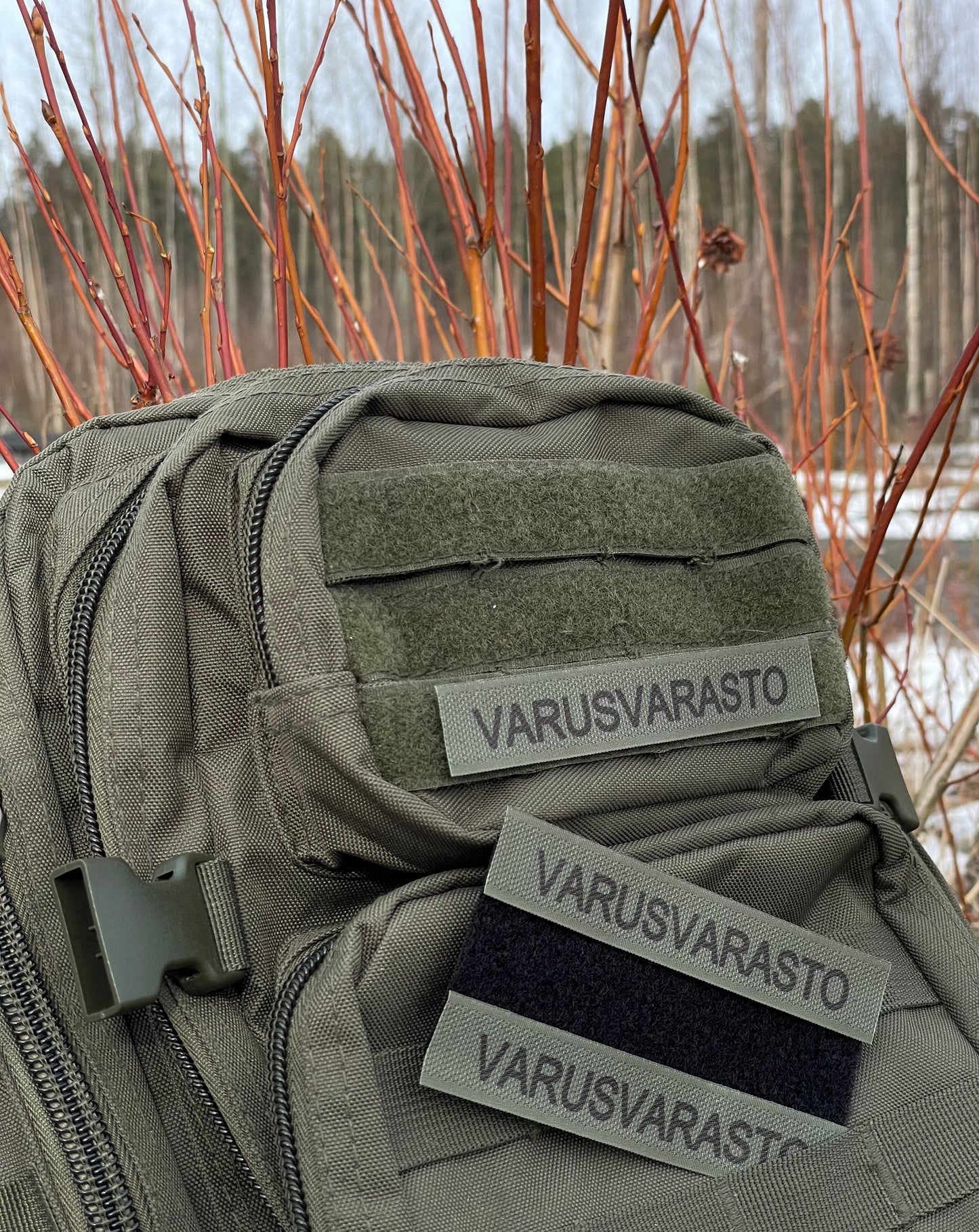 M05 Nimilappu Omalla tekstillä 3kpl Mustetulostettu